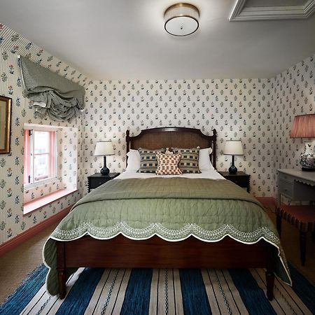 Townhouse Suites- Abbey Row Malmesbury Bagian luar foto