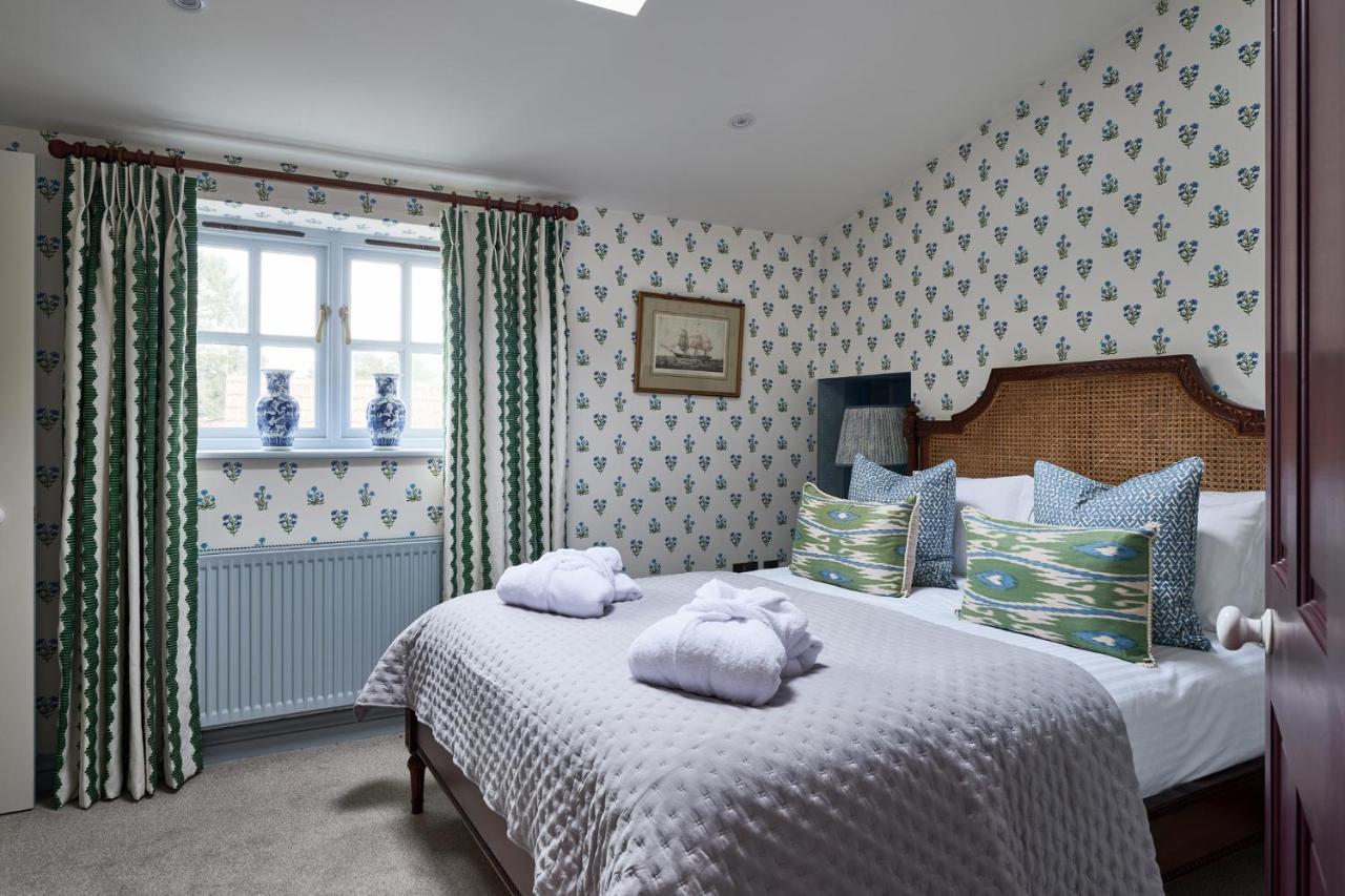 Townhouse Suites- Abbey Row Malmesbury Bagian luar foto