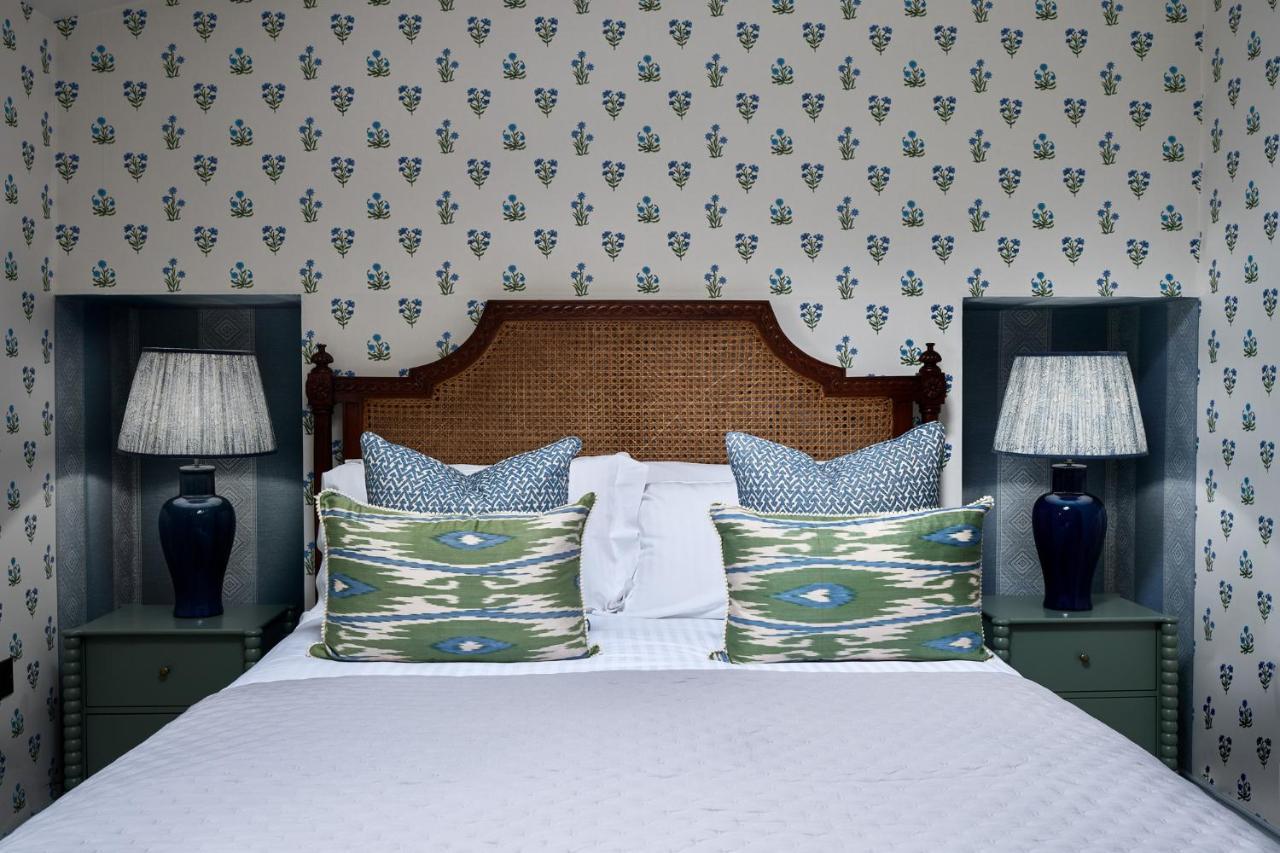 Townhouse Suites- Abbey Row Malmesbury Bagian luar foto