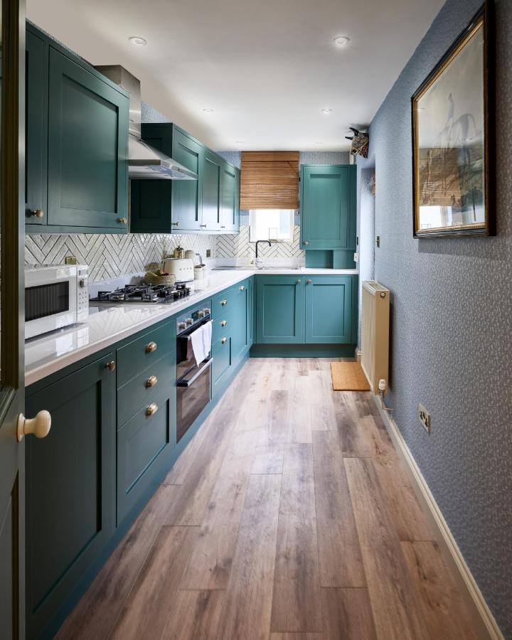 Townhouse Suites- Abbey Row Malmesbury Bagian luar foto