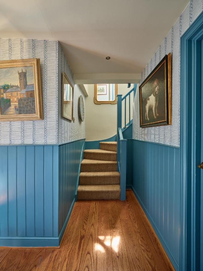 Townhouse Suites- Abbey Row Malmesbury Bagian luar foto