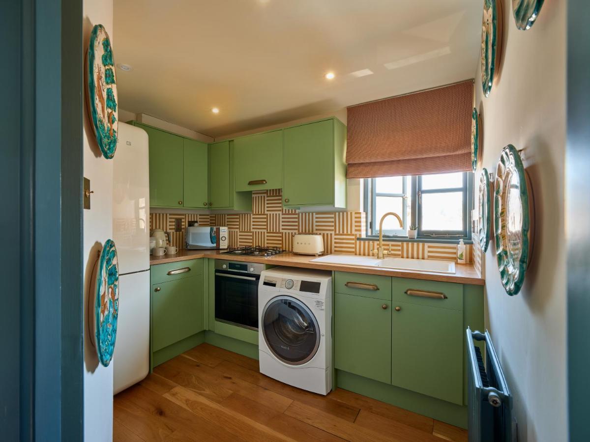 Townhouse Suites- Abbey Row Malmesbury Bagian luar foto