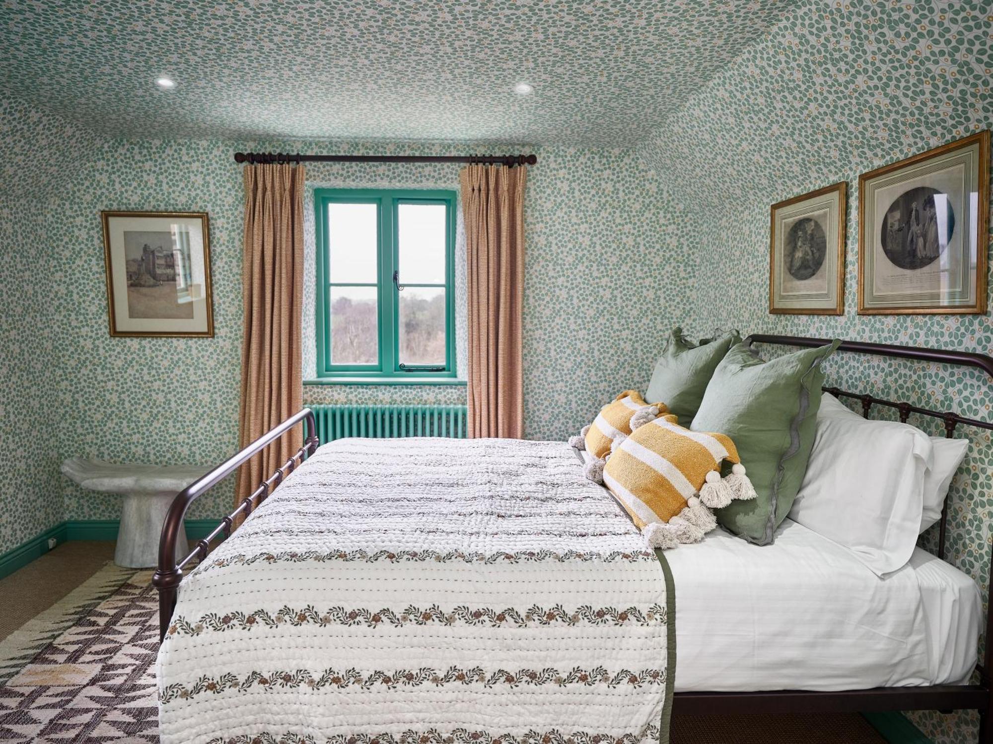 Townhouse Suites- Abbey Row Malmesbury Bagian luar foto